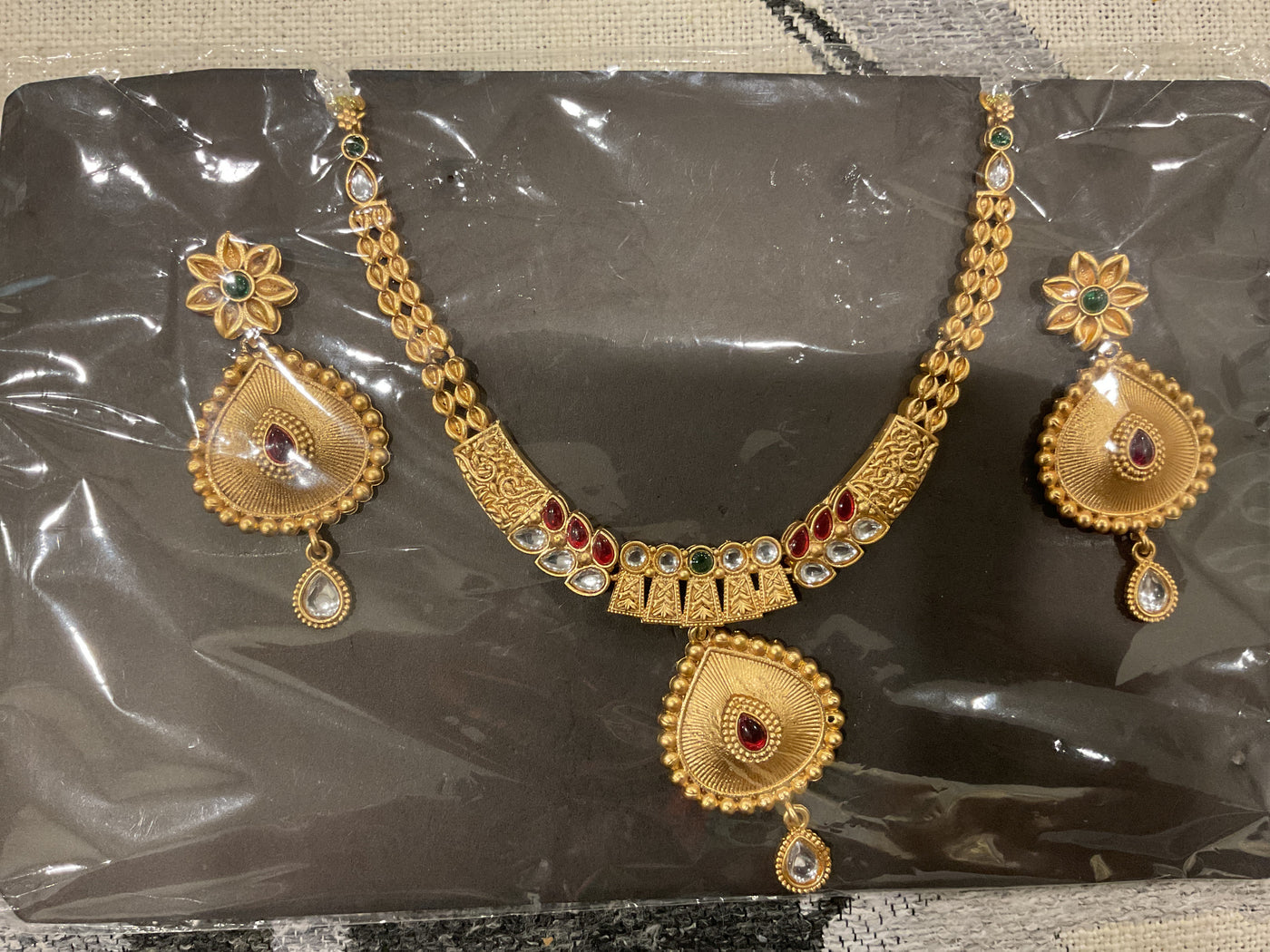 Gold-Plated Kundan Necklace Set – Engraved Collar & Round Pendant w…