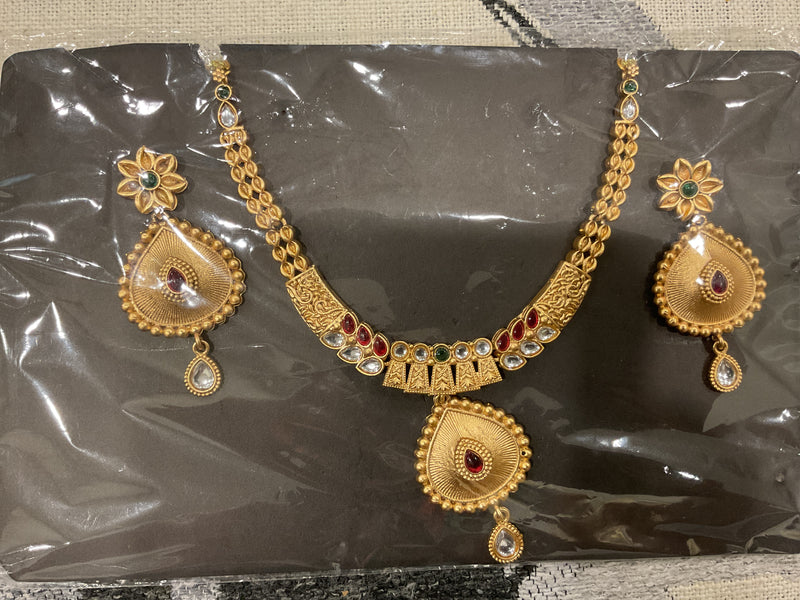 Gold-Plated Kundan Necklace Set – Engraved Collar & Round Pendant w…