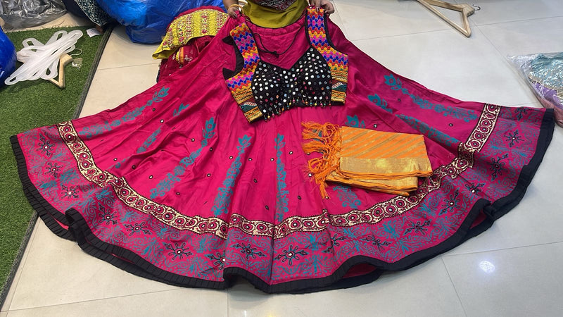 Women's Chaniya Choli – Pink Kutchi Print with Mirror-Work Blouse