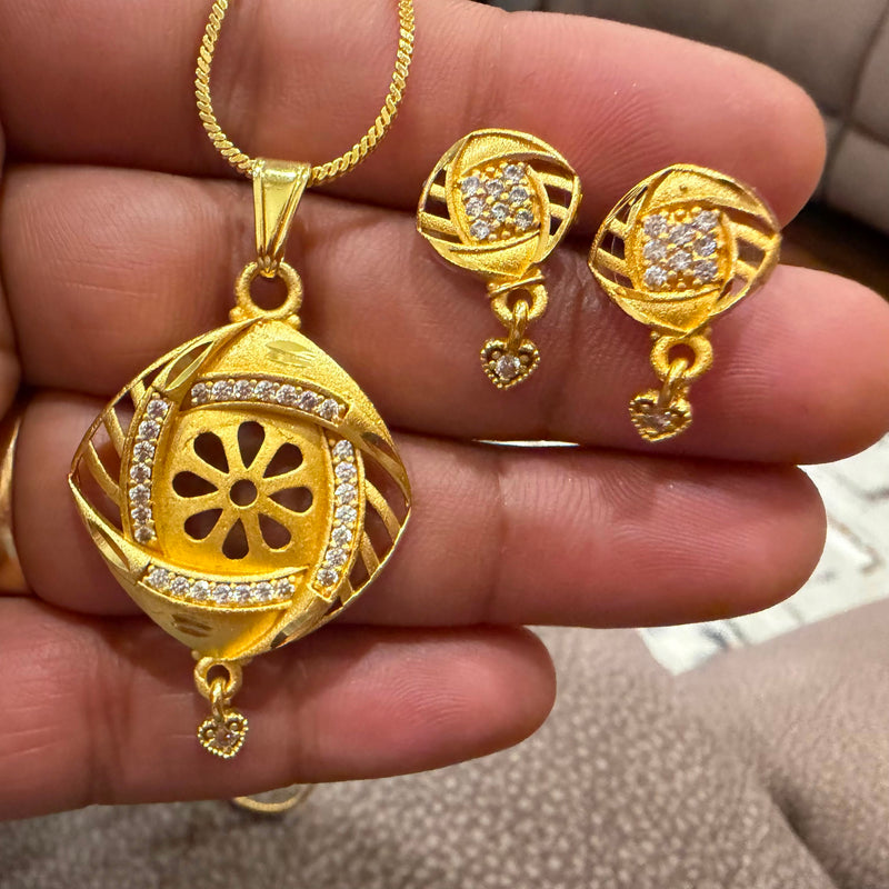 GOLD PENDENT SET