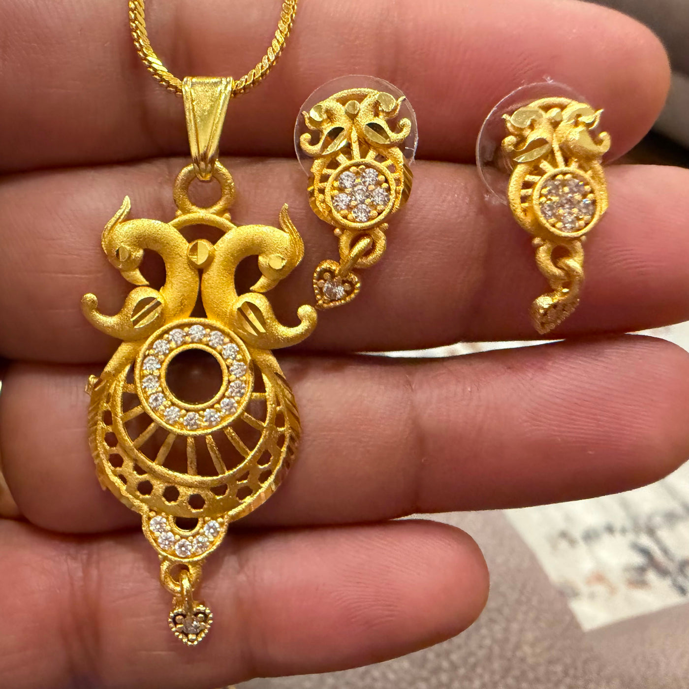 GOLD PENDENT SET