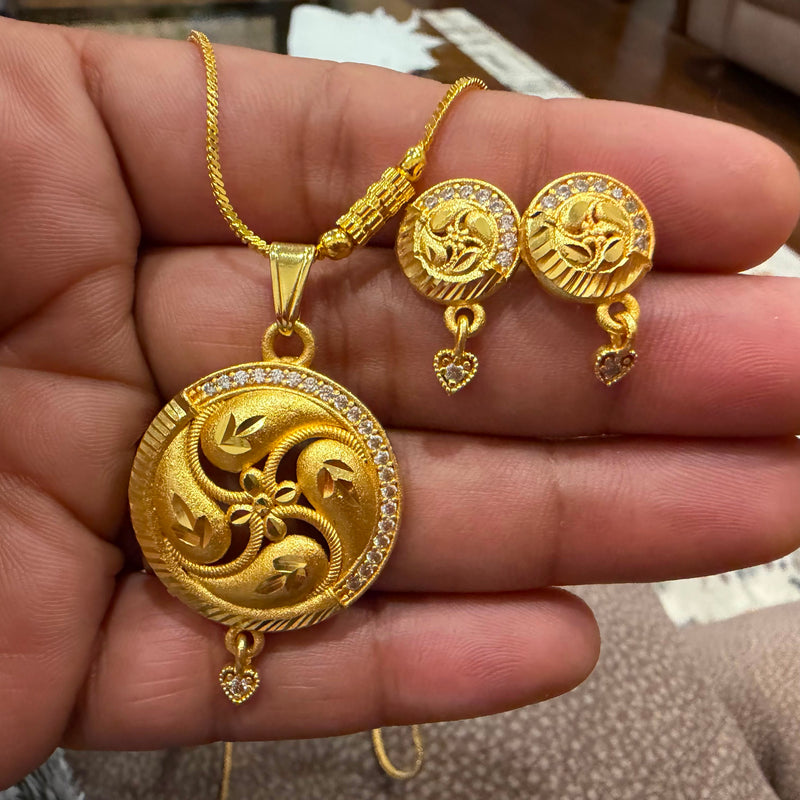 GOLD PENDENT SET