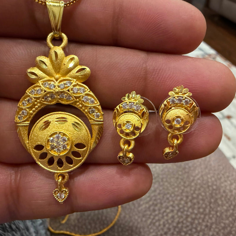 GOLD PENDENT SET