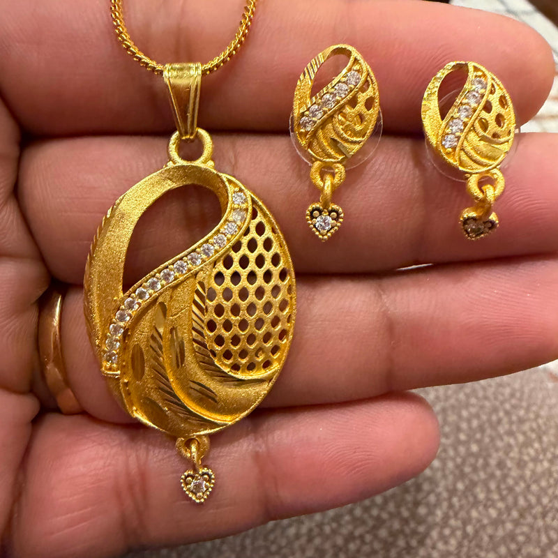 GOLD PENDENT SET